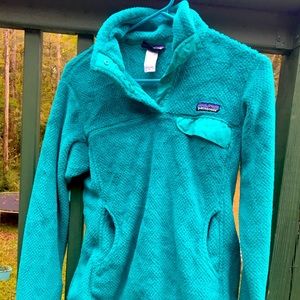 Retro turquoise Patagonia pullover fleece